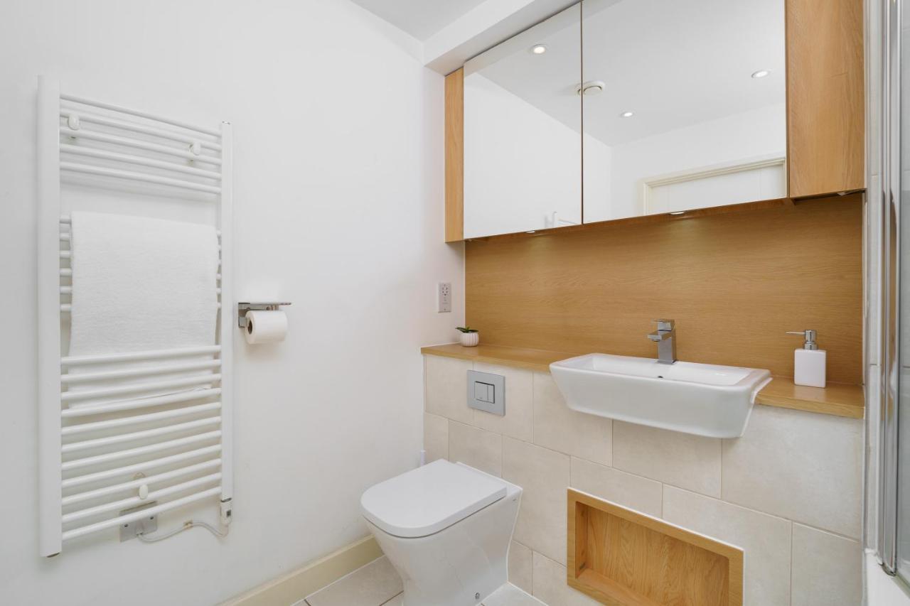 Stylish Fully-Equipped One Bedroom Apartment With Extra Sofa Bed, Free Secure Parking, Onsite Gym, 24Hr Security & Concierge Londyn Zewnętrze zdjęcie