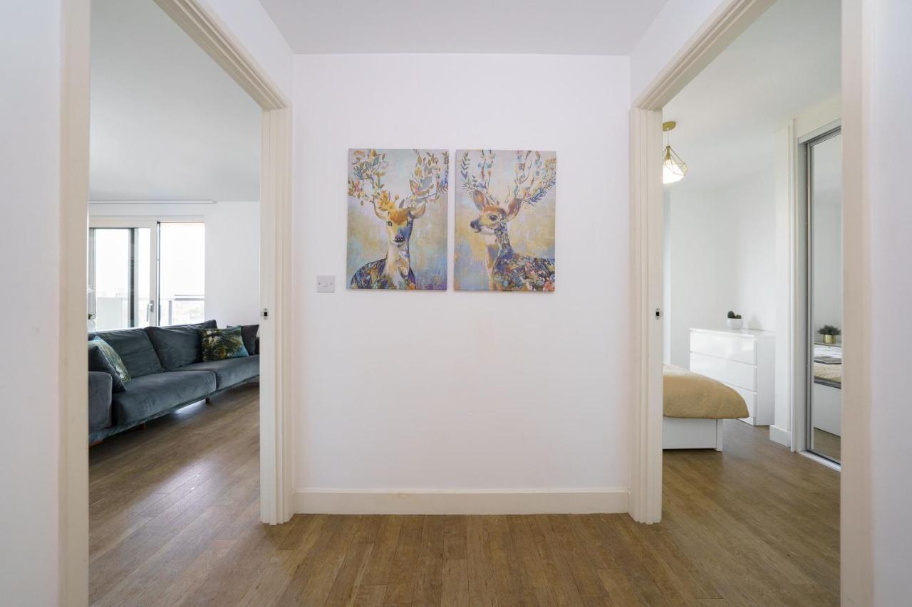 Stylish Fully-Equipped One Bedroom Apartment With Extra Sofa Bed, Free Secure Parking, Onsite Gym, 24Hr Security & Concierge Londyn Zewnętrze zdjęcie