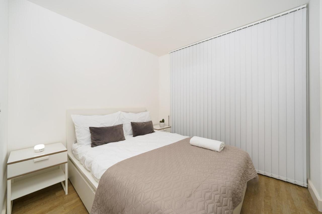 Stylish Fully-Equipped One Bedroom Apartment With Extra Sofa Bed, Free Secure Parking, Onsite Gym, 24Hr Security & Concierge Londyn Zewnętrze zdjęcie