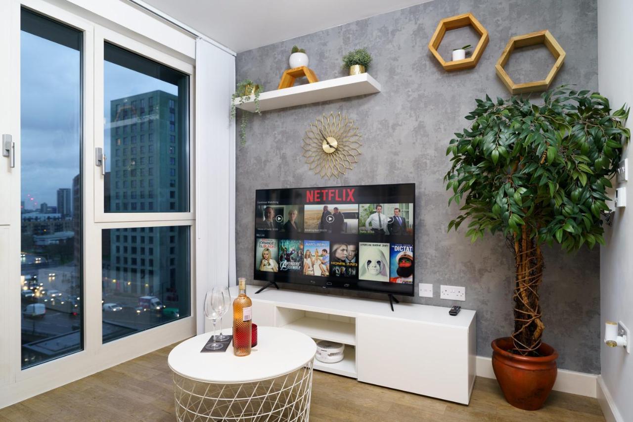 Stylish Fully-Equipped One Bedroom Apartment With Extra Sofa Bed, Free Secure Parking, Onsite Gym, 24Hr Security & Concierge Londyn Zewnętrze zdjęcie